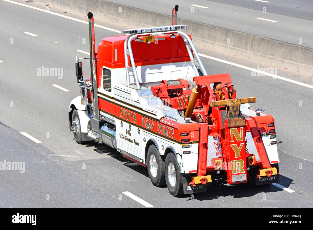 Breakdown wagon American LoneStar truck operated by Neil Yates heavy lifting recovery breakdown service for UK & European lorries and trucks M25 UK Stock Photo