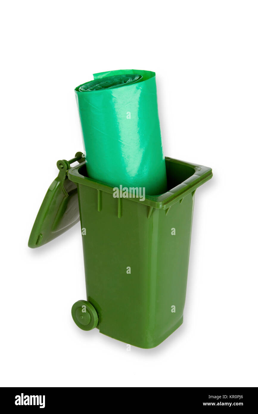 Mülltonne mit Müllbeutel freigestellt auf weissem Hintergrund Stock Photo