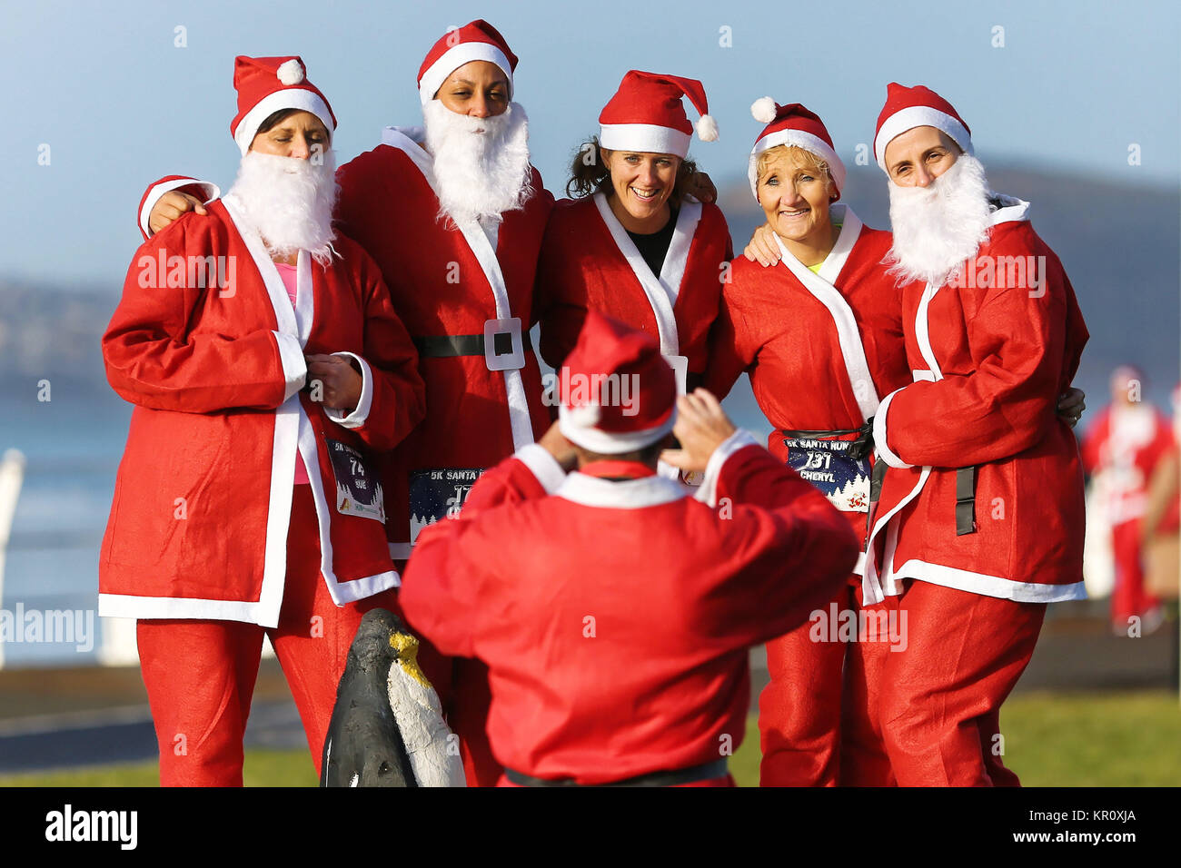 Pictured: Runners in Santa Claus fancy dress have their picture taken in this year's run in Aberavon, Wales, UK. Saturday 16 December 2017 Re: 500 peo Stock Photo