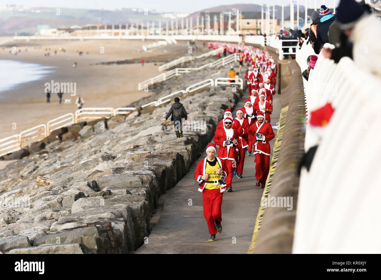 Pictured: Runners in Santa Claus fancy dress take part in this year's run in Aberavon, Wales, UK. Saturday 16 December 2017 Re: 500 people have taken  Stock Photo