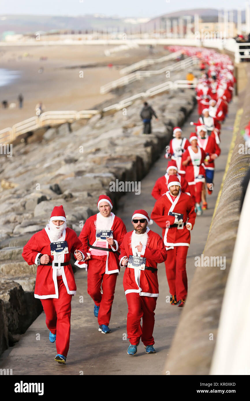 Pictured: Runners in Santa Claus fancy dress take part in this year's run in Aberavon, Wales, UK. Saturday 16 December 2017 Re: 500 people have taken  Stock Photo