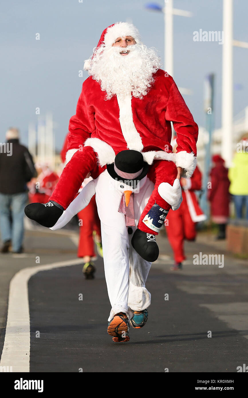 Pictured: Runners in Santa Claus fancy dress take part in this year's run in Aberavon, Wales, UK. Saturday 16 December 2017 Re: 500 people have taken  Stock Photo