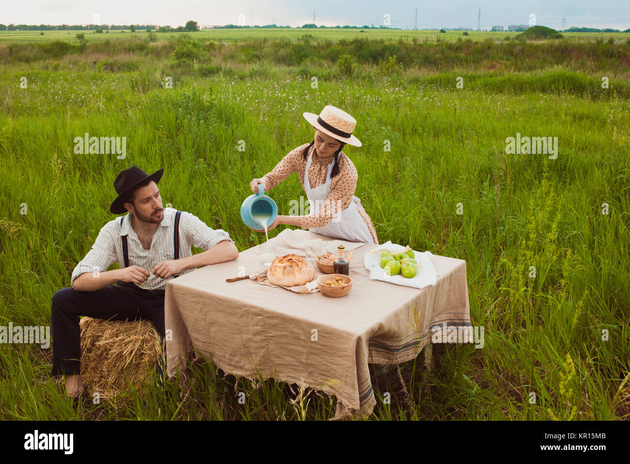 Осенний пикник на природе фотосессия. Романтический вечер. Грасс ницца прованс лавандовые поля. Обед в поле. Фотосессия в поле.