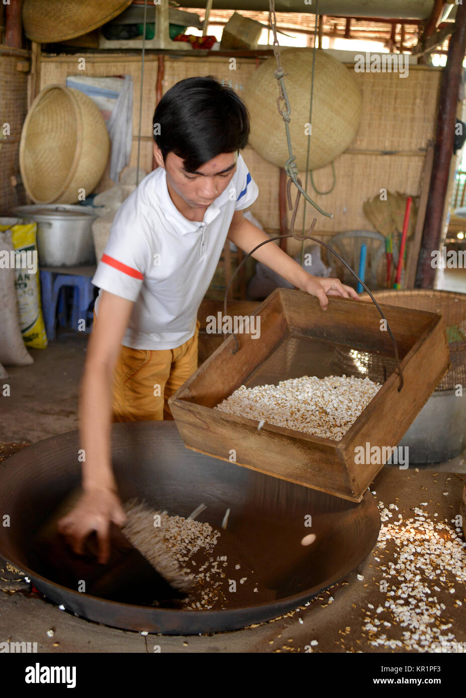 Show production, puffed rice, Mekongdelta, Vietnam, Schauproduktion, Puffreis Stock Photo