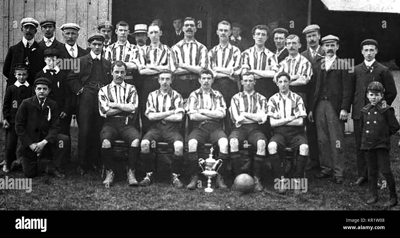 Post Office Sports (UK)  - Sheffield (West District) postmen's football (soccer) team 1906 - Cup winners Stock Photo