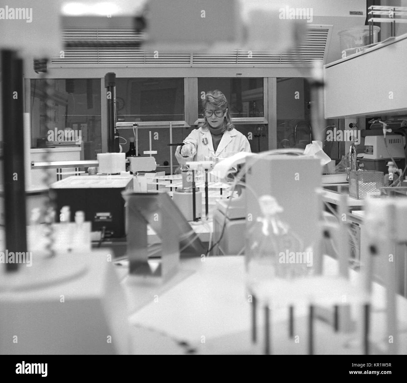 Laboratory robotics Black and White Stock Photos & Images Alamy
