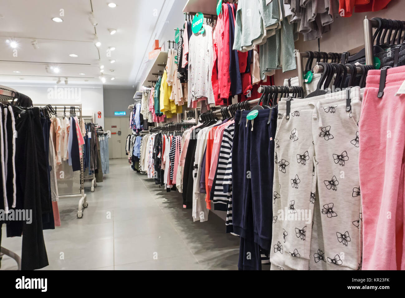 H And M Store High Resolution Stock Photography and Images - Alamy
