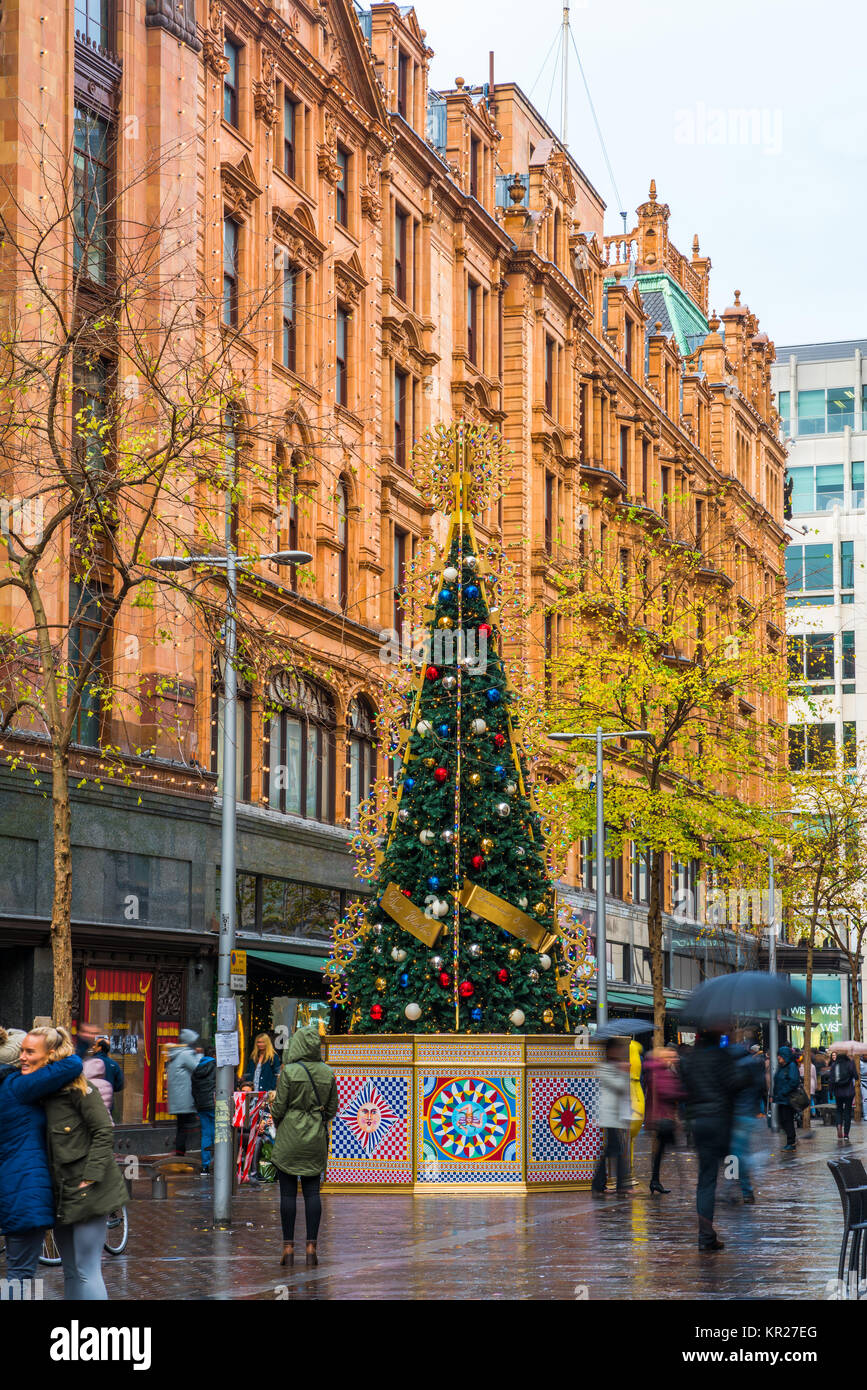 LONDON, UK - DECEMBER 16, 2017: Christmas tree outside Harrods in ...