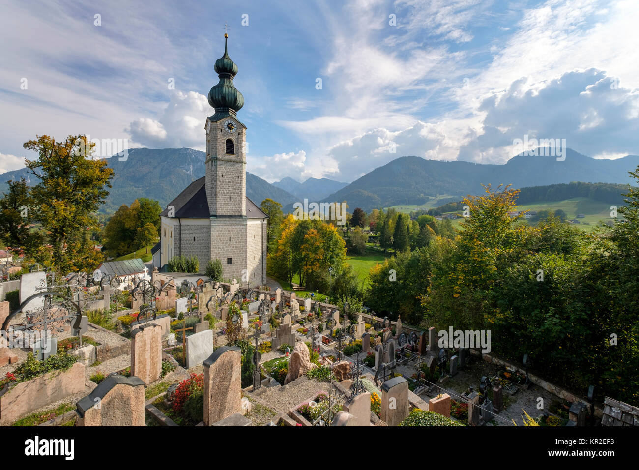 Parish church St. Georg with cemetery, in front of mountain landscape, Ruhpolding, Chiemgau, Upper Bavaria, Bavaria, Germany Stock Photo