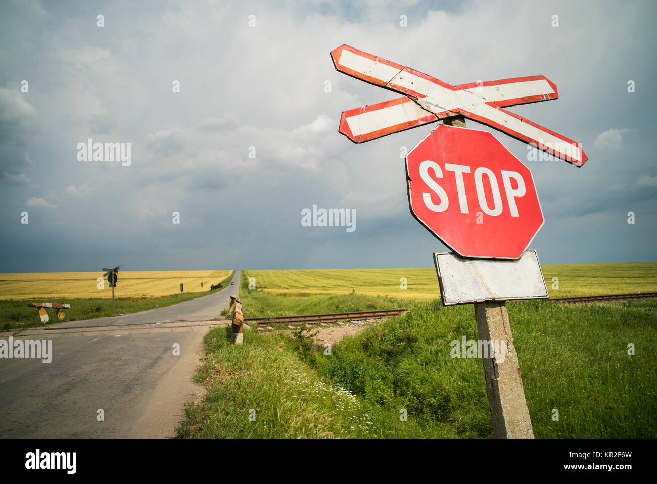 Railway crossing sign Stock Photo - Alamy