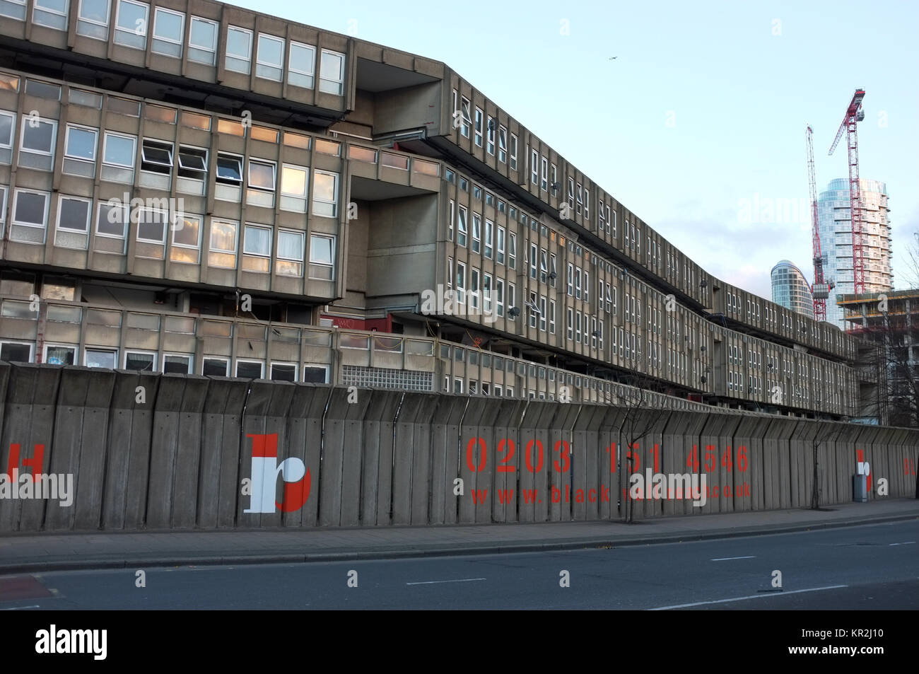 Robin Hood Gardens housing estate (before demolition), designed by Alison and Peter Smithson, Poplar, Tower Hamlets, east London, United Kingdom Stock Photo