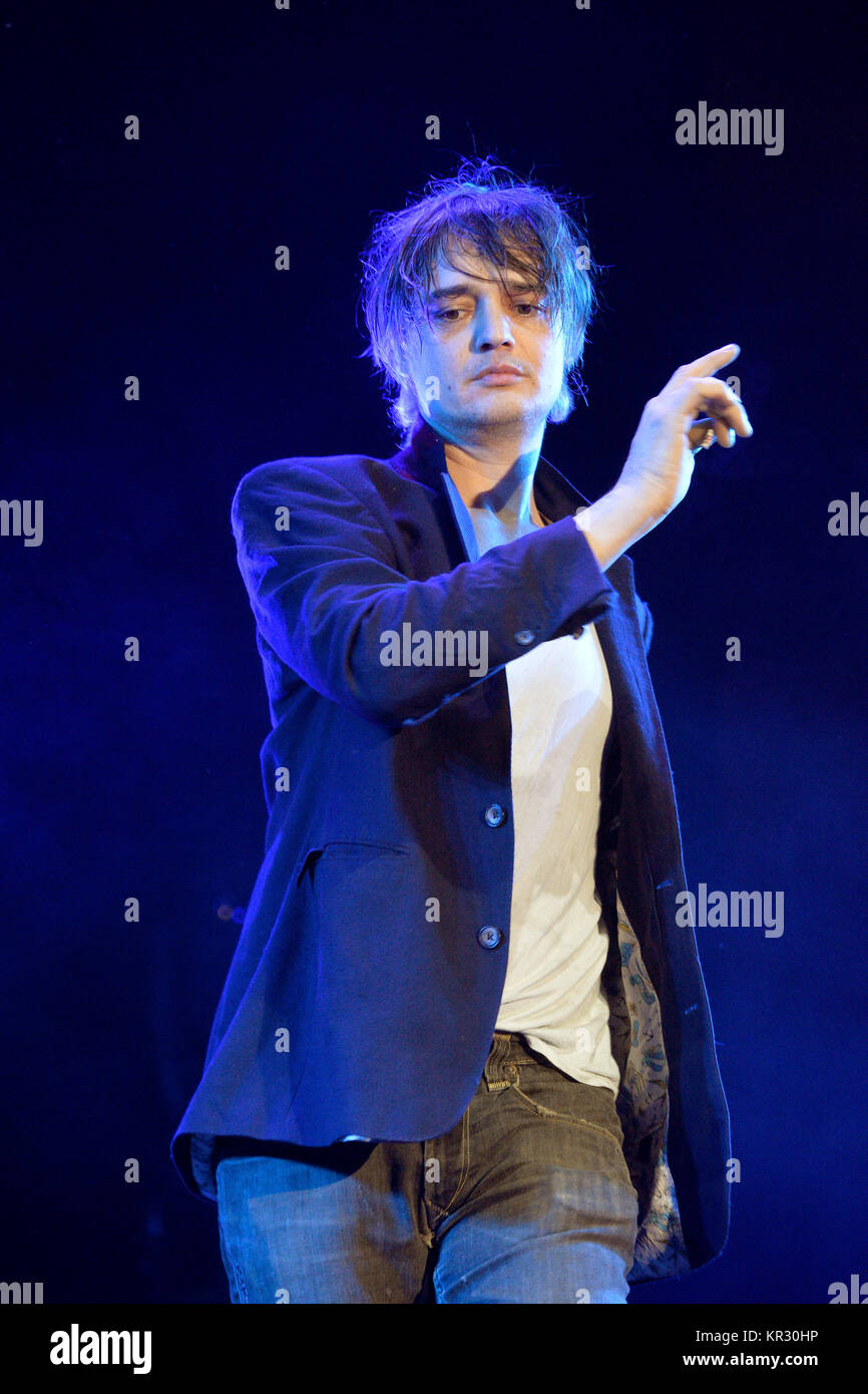Peter Doherty Manchester City shirt