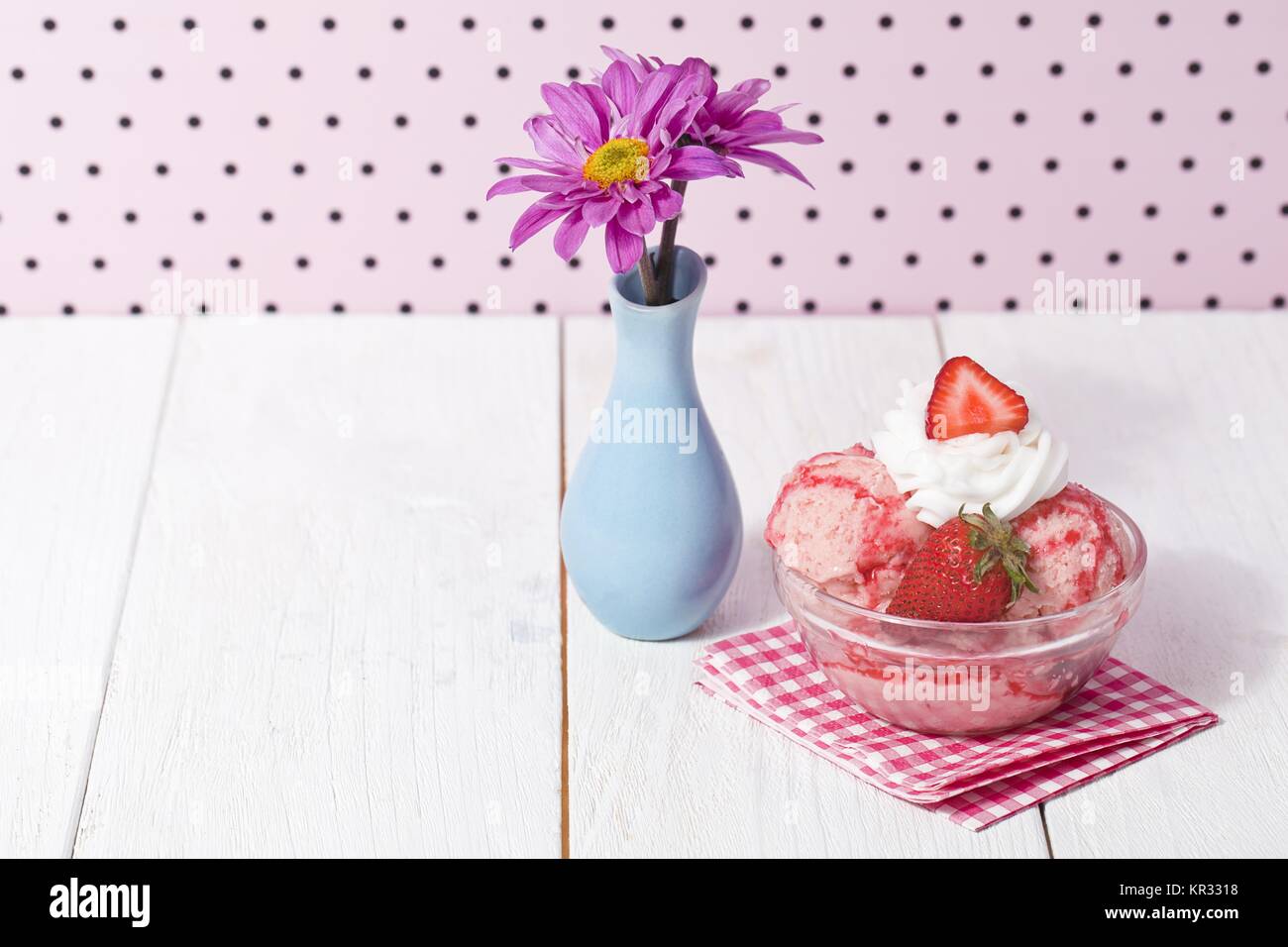 strawberry ice cream and daisy Stock Photo Alamy