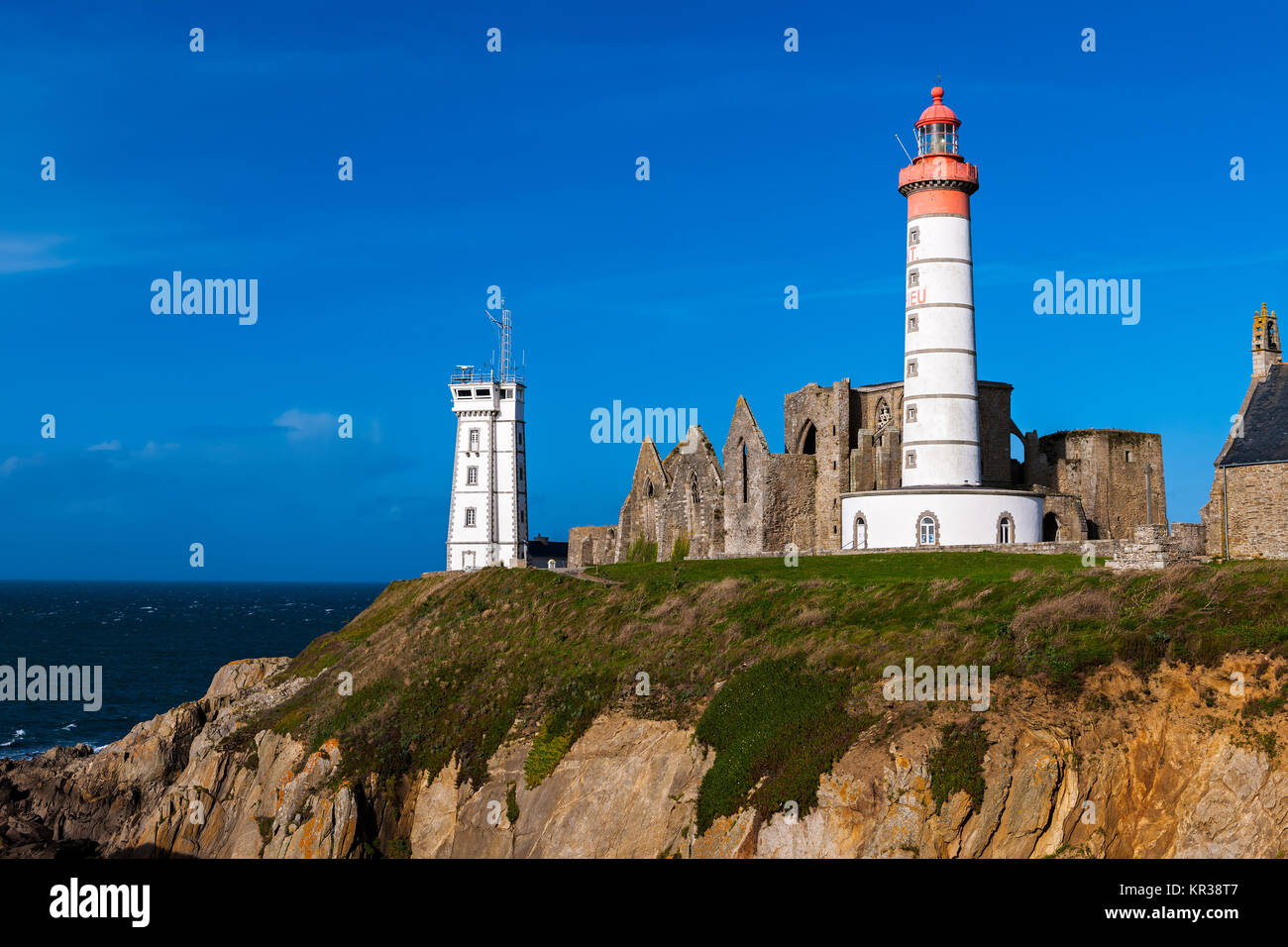 Pointe Saint-Mathieu with ruins of the Abbaye Saint-Mathieu de Fine-Terre (Breton: Lok Mazé) Brittany (Bretagne), France Stock Photo