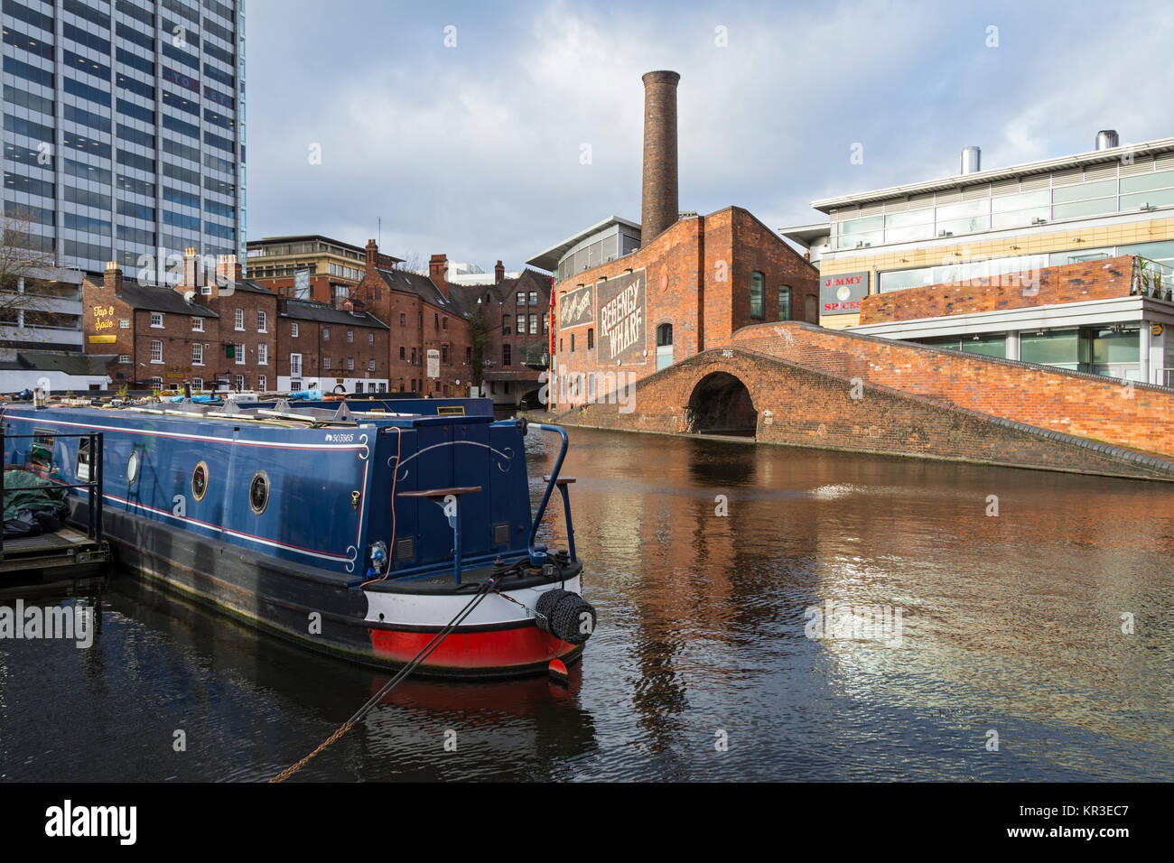 Gas street basin moorings hi-res stock photography and images - Alamy