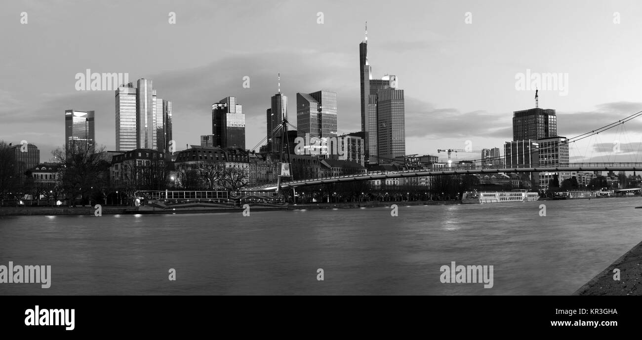 Germany skyline frankfurt main Black and White Stock Photos & Images ...