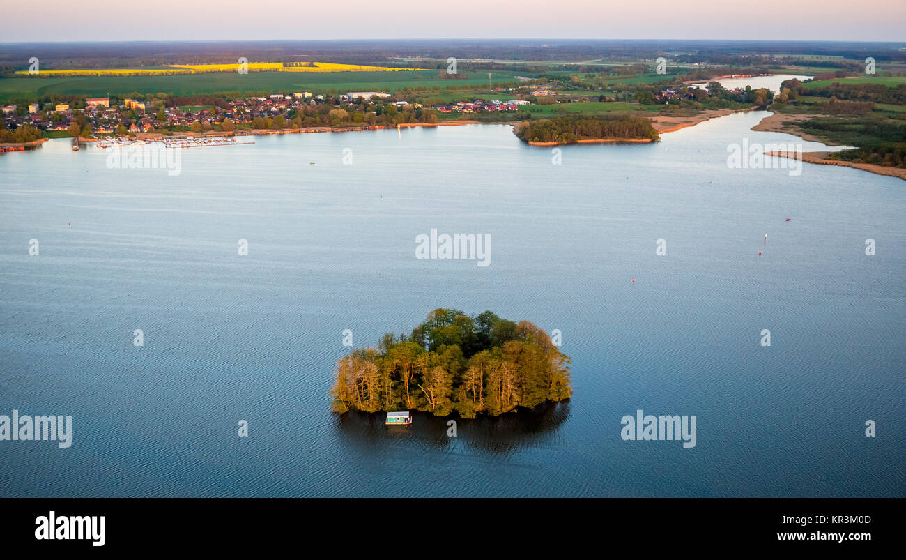 The Muritz with heart-shaped island and residential boat and pleasure boat in the sunset, Vipperow, Mecklenburg Lake District, Mecklenburg Lake Distri Stock Photo