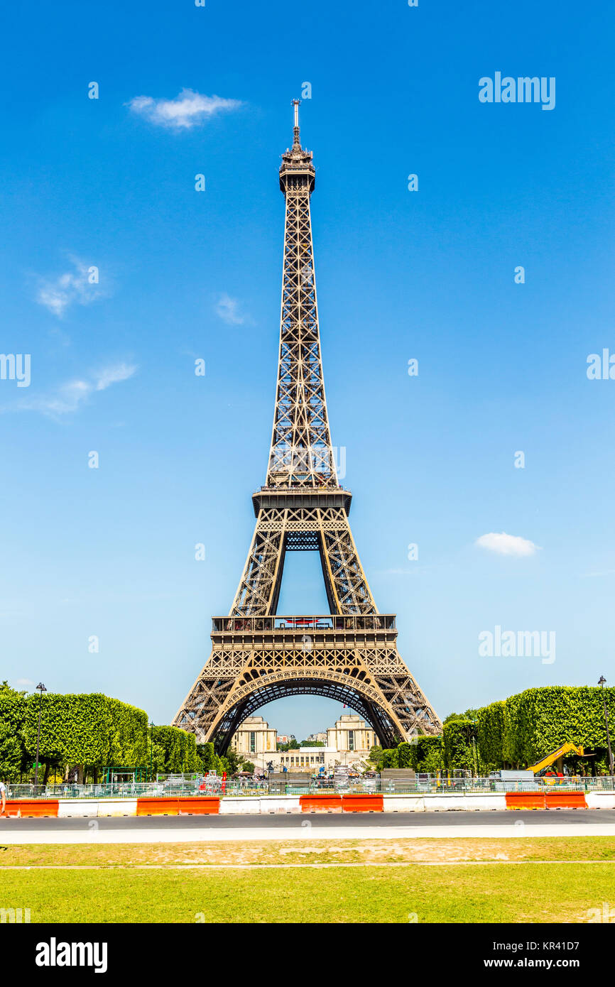 view of construction of the eiffel tower,pari Stock Photo Alamy