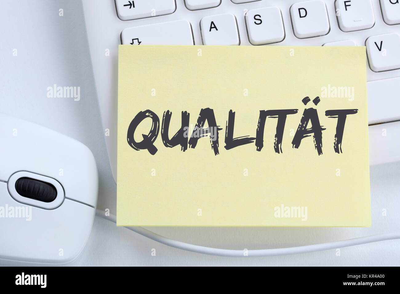 Qualität Erfolg QM Qualitätsmanagement erfolgreich sein Büro Computer Tastatur Stock Photo