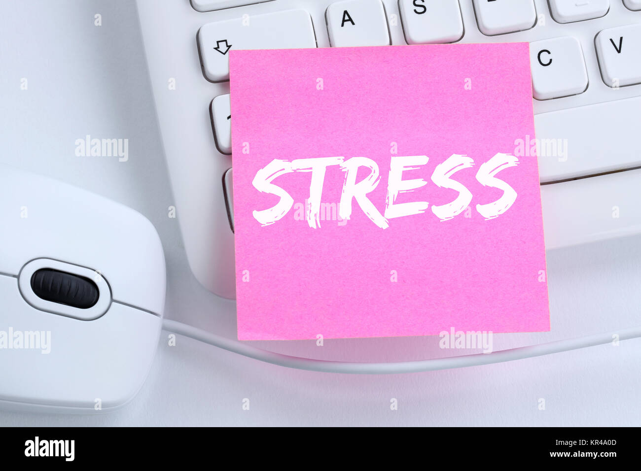 Stress im Job Burnout Entspannung Business Konzept Erschöpfung Büro Computer Tastatur Stock Photo