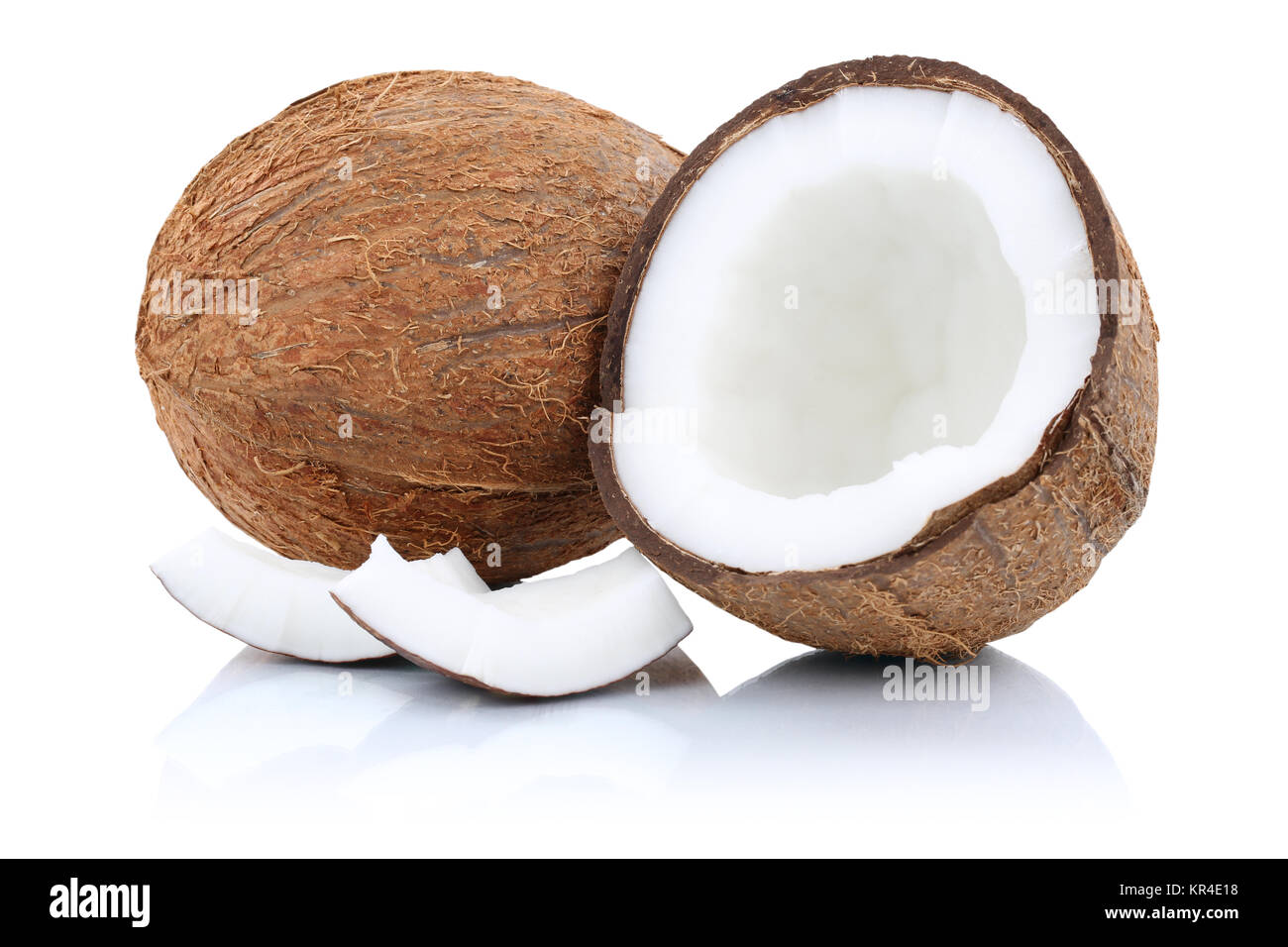Kokosnuss Kokosnüsse Frucht Hälfte Früchte Freisteller freigestellt isoliert vor einem weissen Hintergrund Stock Photo