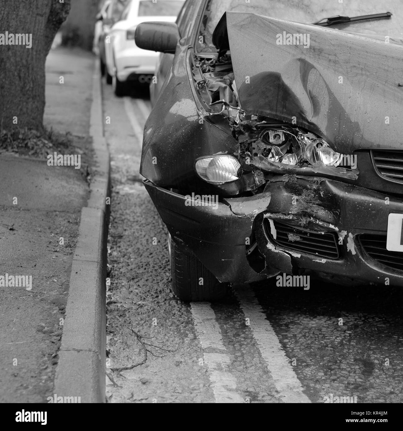 December 2017 - Tree 1 - Car 0, Old green car damaged where it ran into a tree Stock Photo