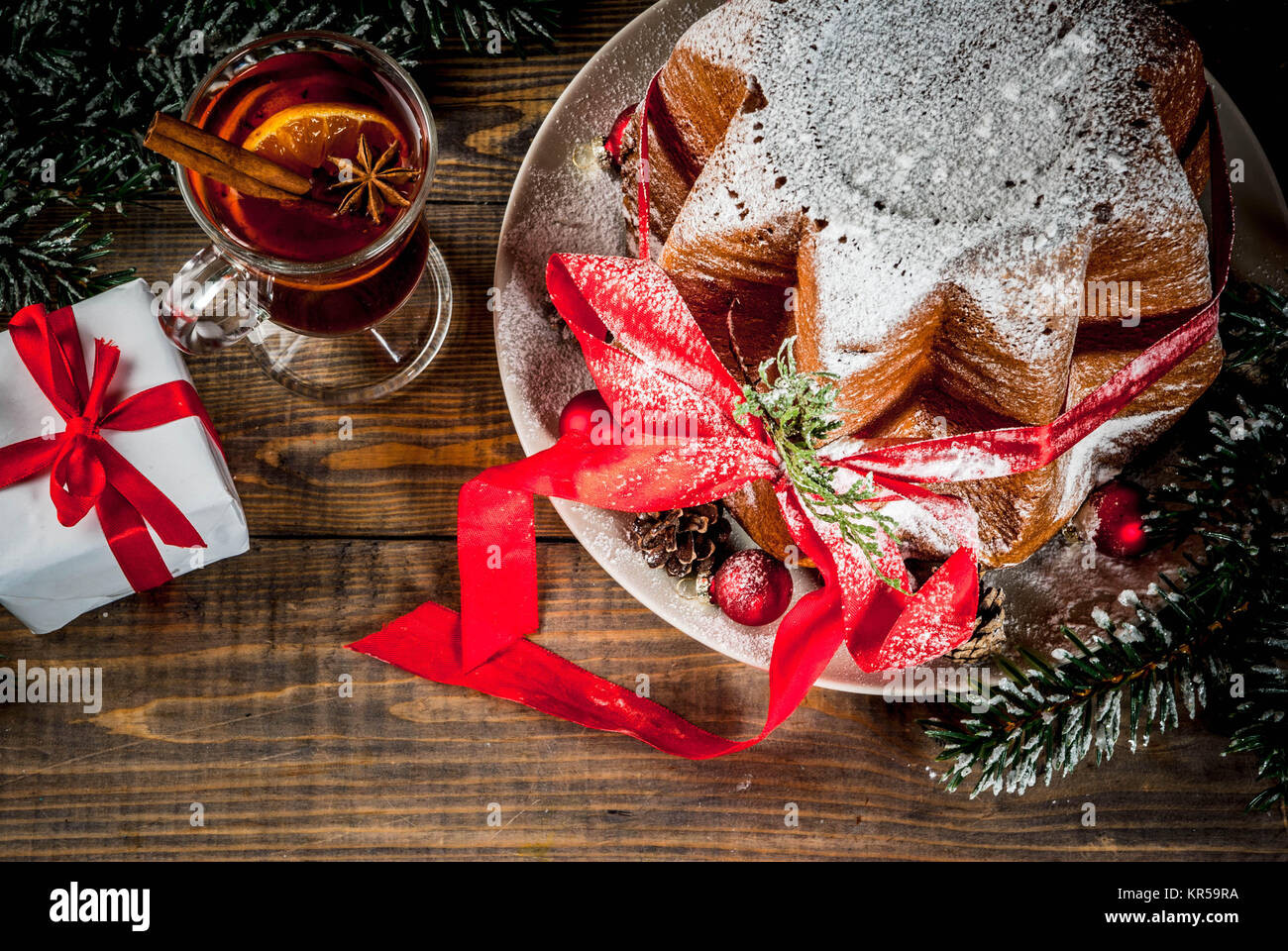 Christmas Cakes: Italian panettone and pandoro