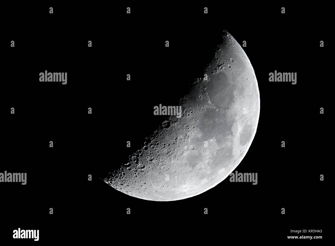 Half moon shape hires stock photography and images Alamy