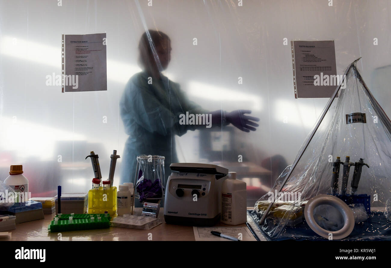 Emlab Unit Hamburg, Germany. 18th Dec, 2017. An employee of the Bernhard Nocht ...