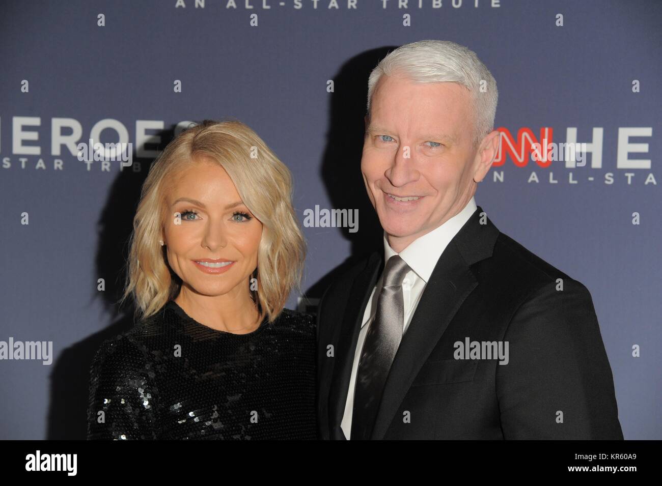 Kelly Ripa Cooper New York, USA. 17th Dec, 2017. Kelly Ripa (L) and Anderson Cooper ...
