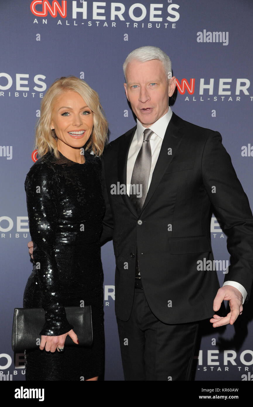 Kelly Ripa Cooper New York, USA. 17th Dec, 2017. Kelly Ripa (L) and Anderson Cooper ...