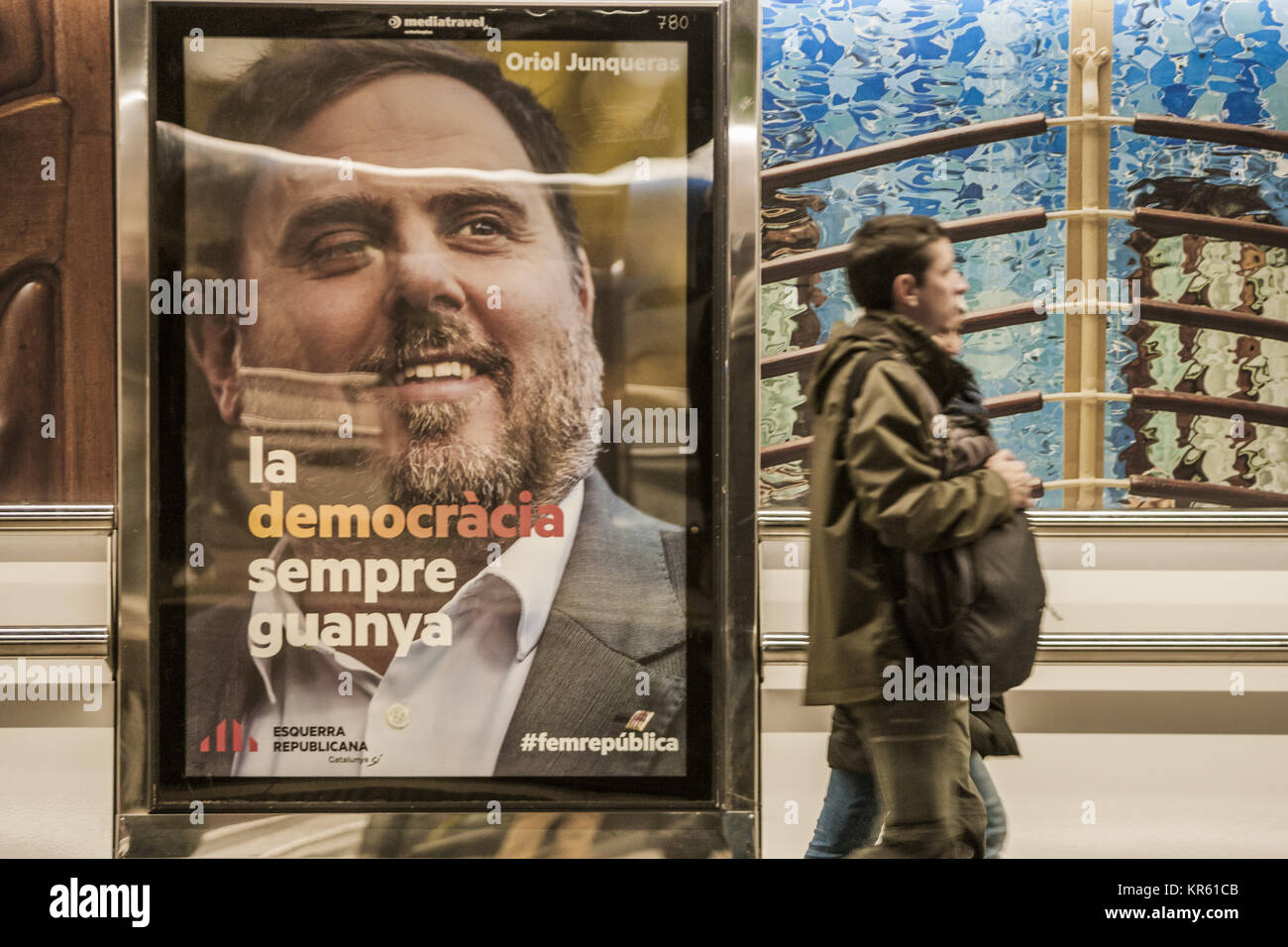 Barcelona, Spain. December 18, 2017 - Barcelona, CataluÃ±a, Spain - Banner in the metro with the image of Oriol Junqueras, candidate of the ''Esquerra Republicana'' party for the catalan elections. Oriol Junqueras is still in jail because the independence proclaim of the independentist parties in the Parlament. Credit: Celestino Arce/ZUMA Wire/Alamy Live News Stock Photo