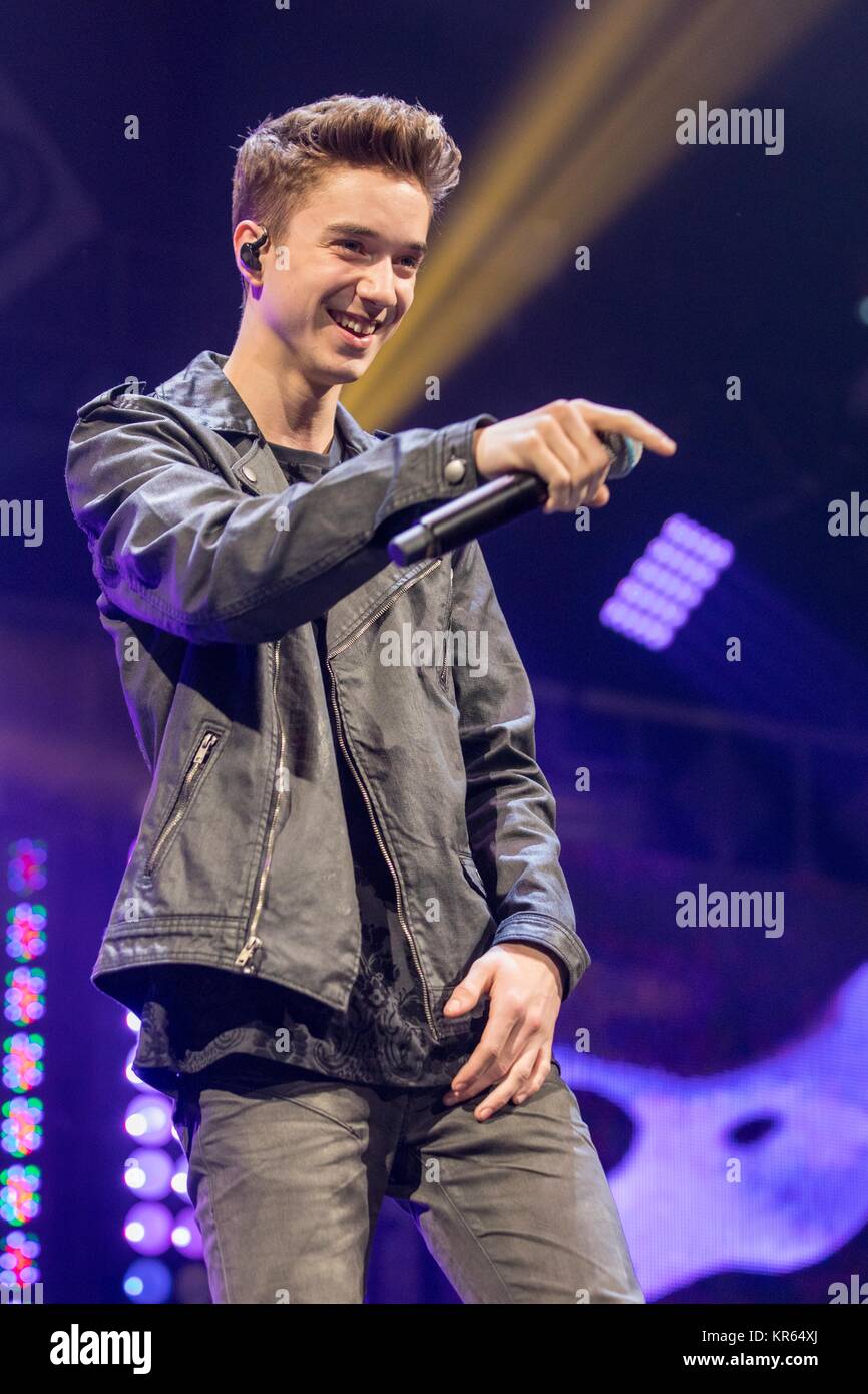 Sunrise, Florida, USA. 17th Dec, 2017. DANIEL SEAVEY of Why Don't We ...