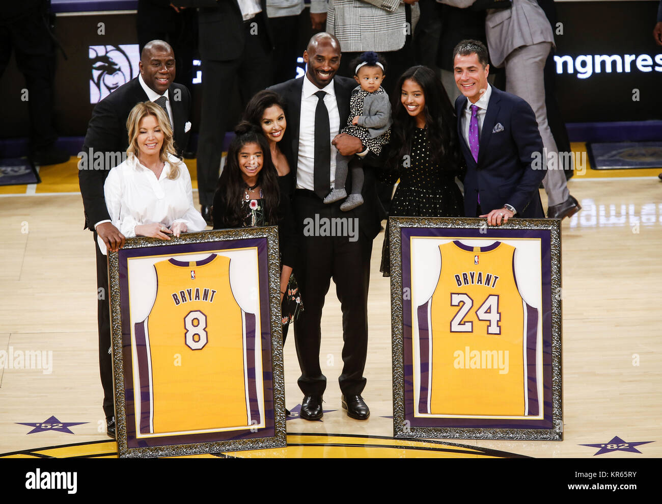 los-angeles-california-usa-18th-dec-2017-magic-johnson-jeanie