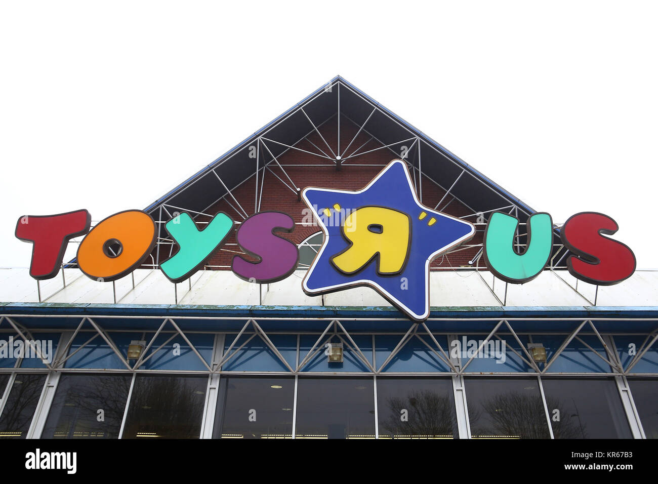 Stockport, UK. 19th Dec, 2017. A general view of the Stockport Peel Centre branch of Toys R US, Greater Manchester, UK. Credit: Philip Oldham/Alamy Live News. Stock Photo