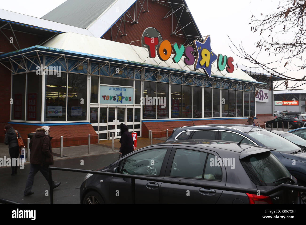 Stockport, UK. 19th Dec, 2017. A general view of the Stockport Peel Centre branch of Toys R US, Greater Manchester, UK. Credit: Philip Oldham/Alamy Live News. Stock Photo