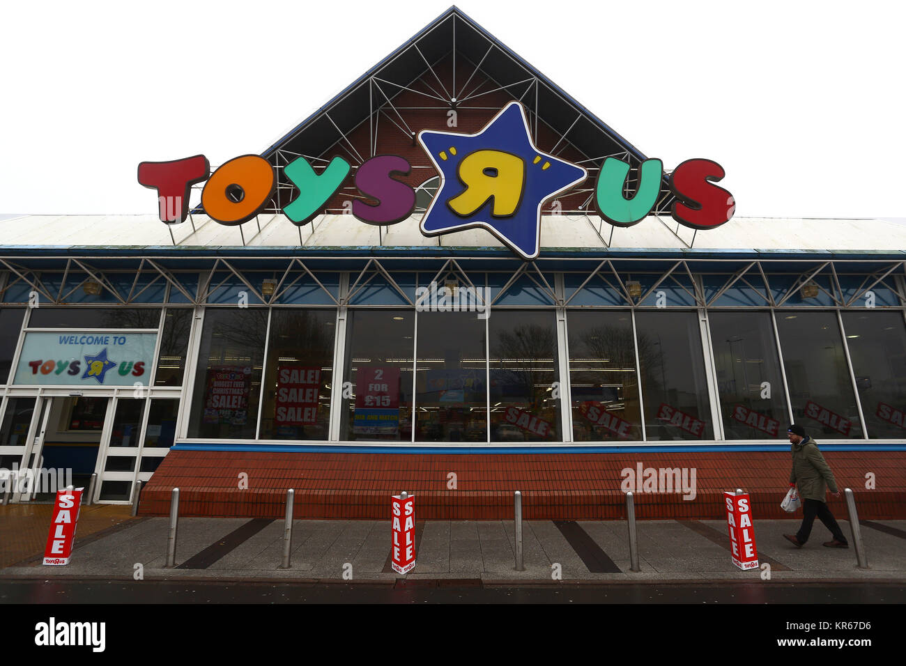 Stockport, UK. 19th Dec, 2017. A general view of the Stockport Peel Centre branch of Toys R US, Greater Manchester, UK. Credit: Philip Oldham/Alamy Live News. Stock Photo