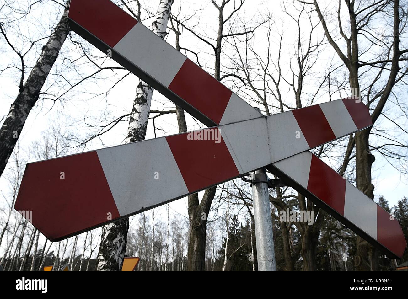 Railway crossing warning sign Stock Photo - Alamy