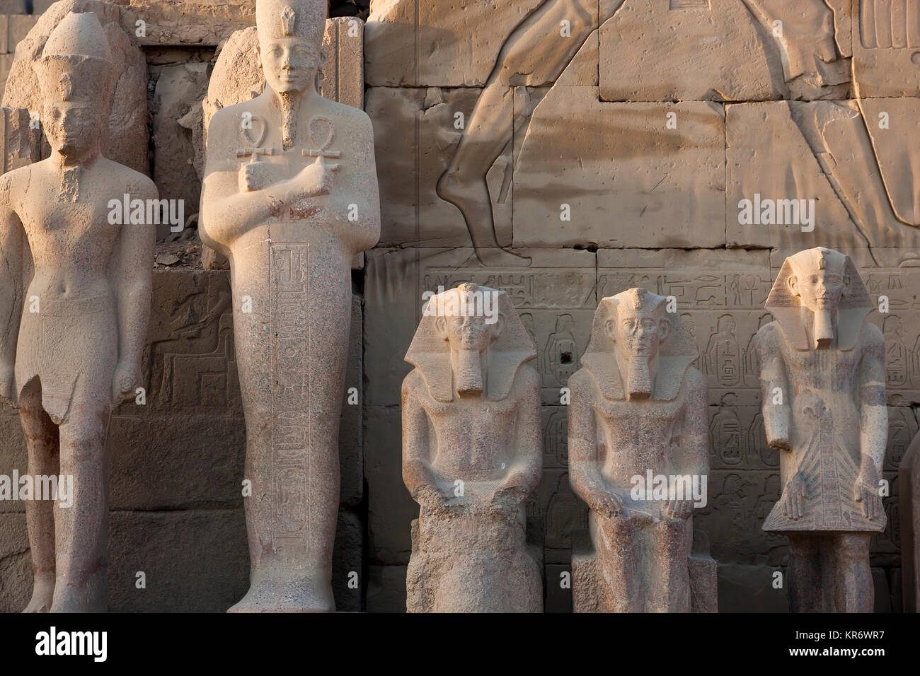 Row of ancient Egyptian stone sculptures of Pharaohs Stock Photo - Alamy