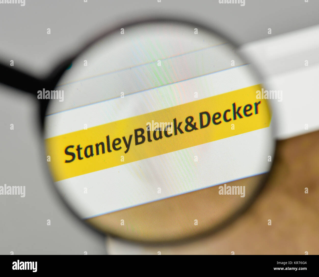 https://c8.alamy.com/comp/KR76G4/milan-italy-november-1-2017-stanley-black-decker-logo-on-the-website-KR76G4.jpg