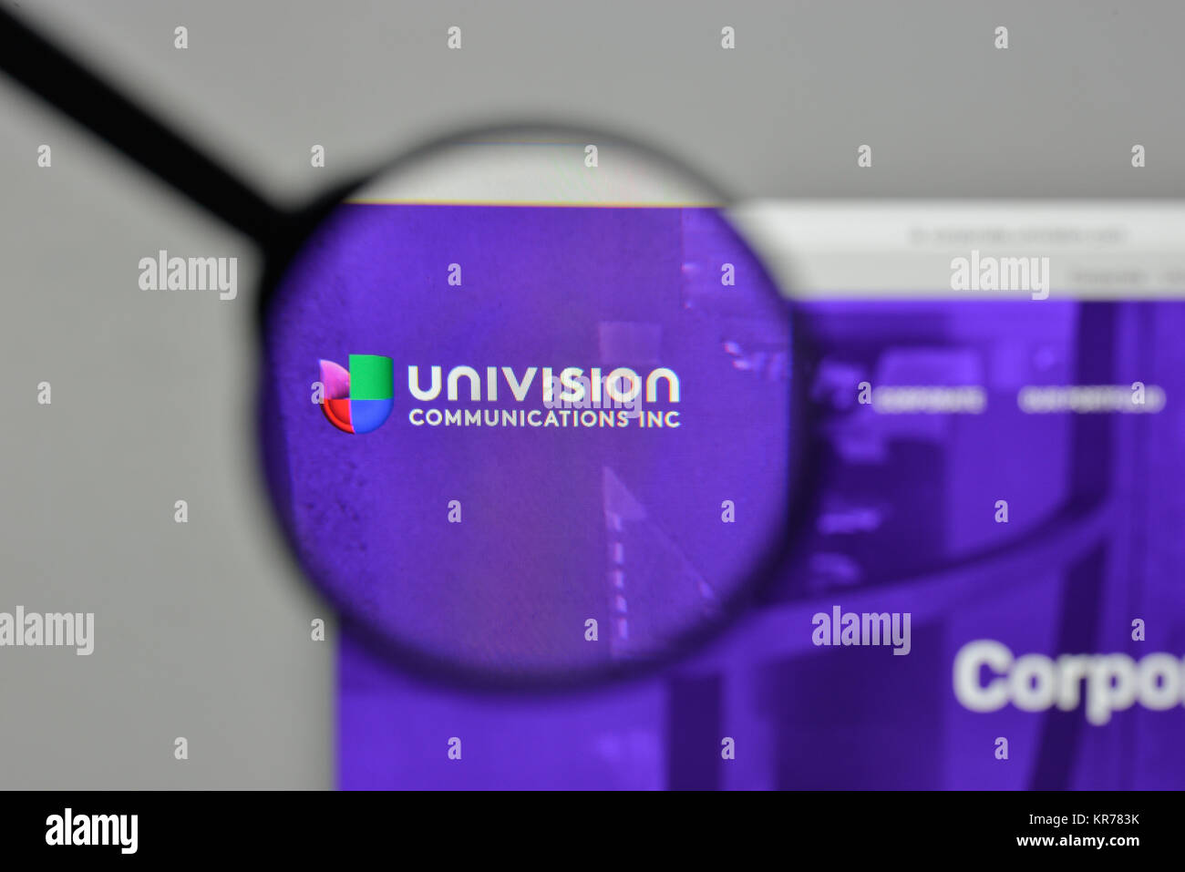 Univision logo hi-res stock photography and images - Alamy