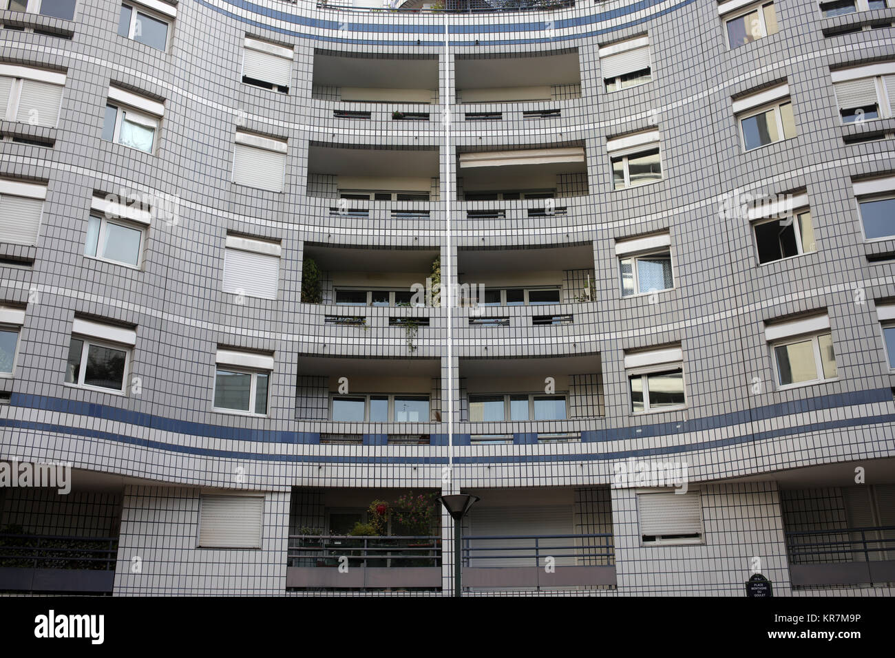 Building in place de la montagne du Goulet Rue Balard Paris