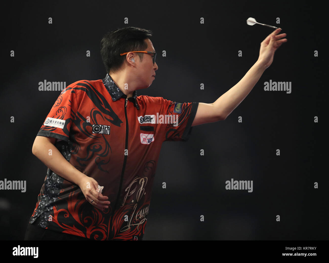 Kai Fan Leung during day five of the William Hill World Darts Championship  at Alexandra Palace, London Stock Photo - Alamy