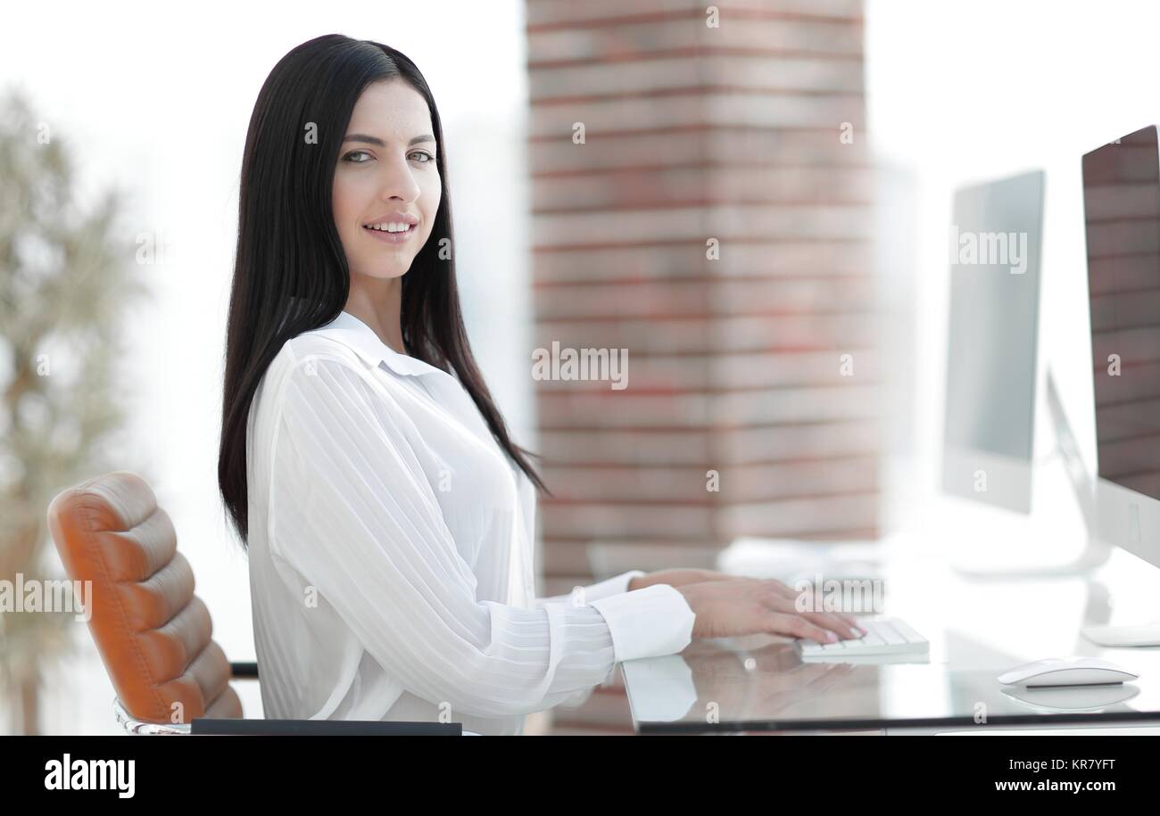successful young business woman sitting at workplace Stock Photo - Alamy