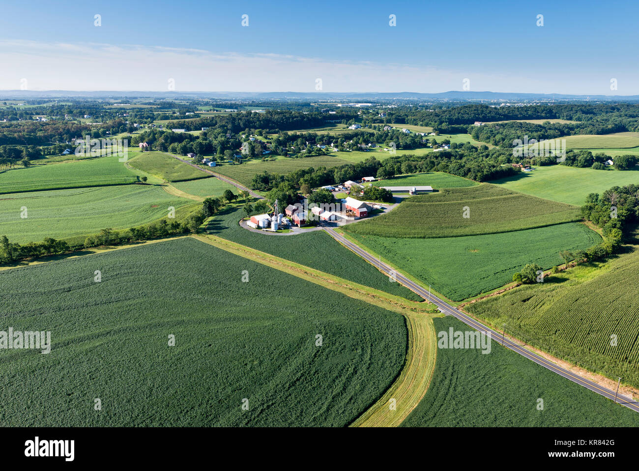 AERIAL VIEW OF CONTOURED FARMLAND AND BEST MANAGEMENT PRACTICES, PENNSYLVANIA Stock Photo