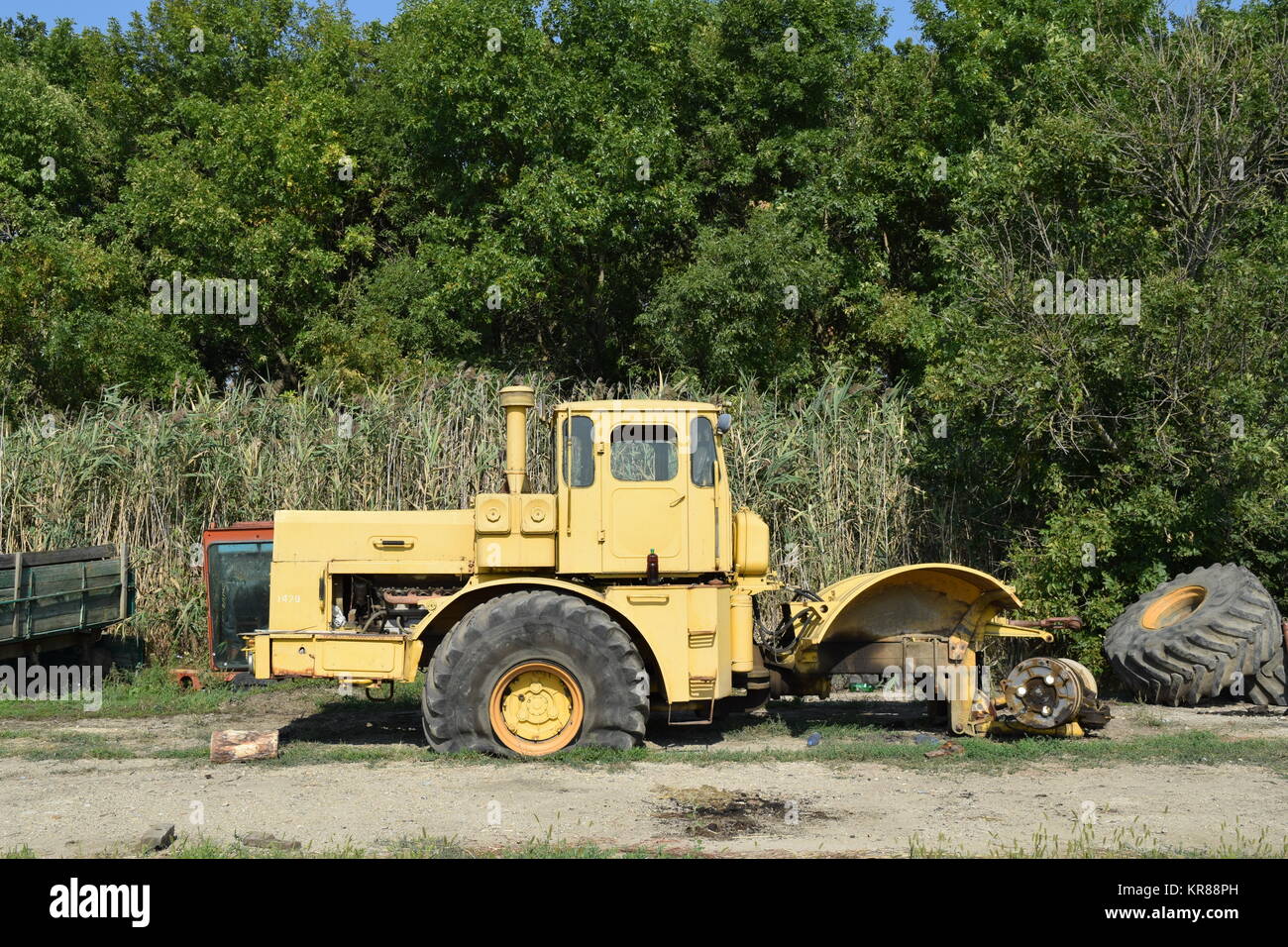 Big yellow tractor Stock Photo Alamy