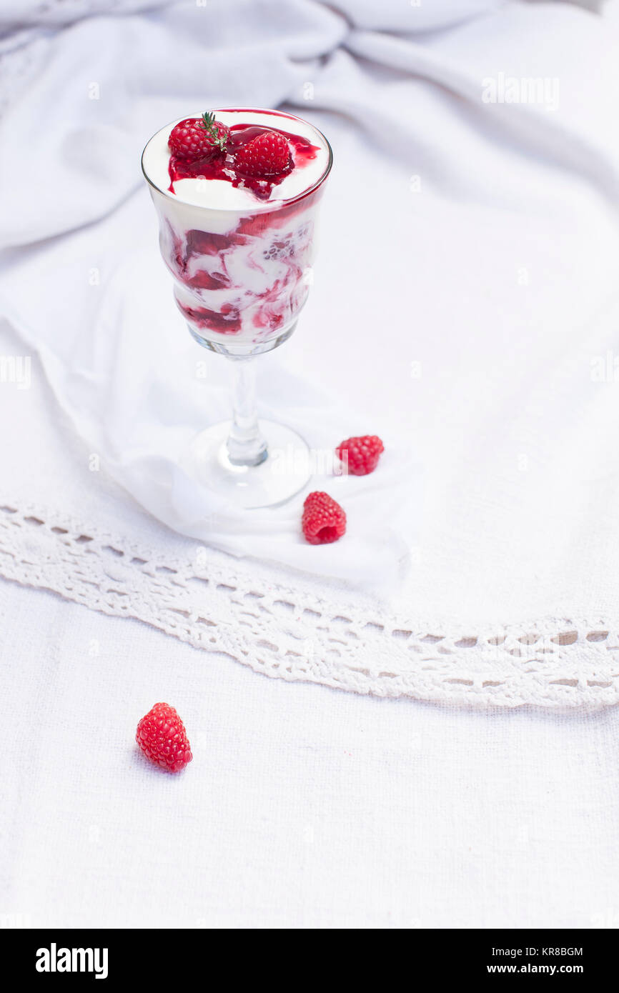 raspberry quark dessert Stock Photo Alamy