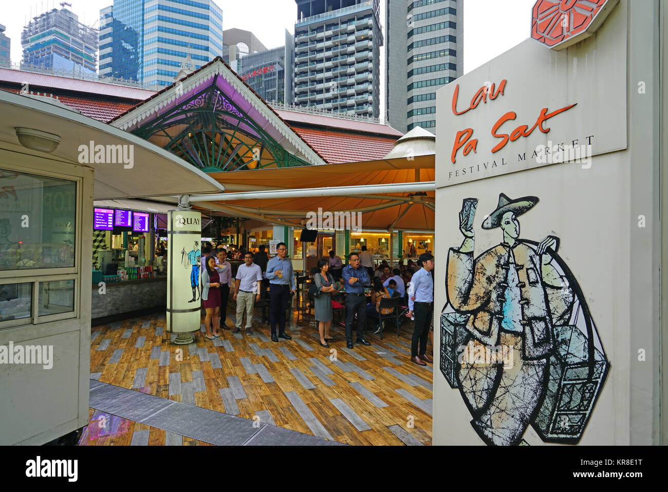 The Lau Pa Sat festival market (Telok Ayer), a historic Victorian cast-iron market building used as a popular food court hawker center in Singapore Stock Photo