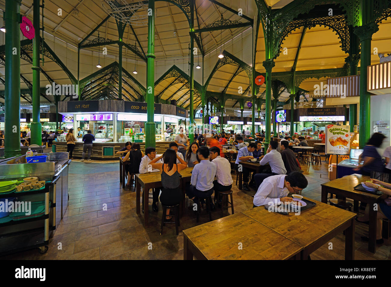 The Lau Pa Sat festival market (Telok Ayer), a historic Victorian cast-iron market building used as a popular food court hawker center in Singapore Stock Photo