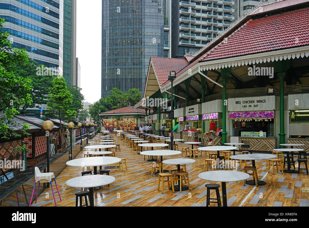 The Lau Pa Sat festival market (Telok Ayer), a historic Victorian cast-iron market building used as a popular food court hawker center in Singapore Stock Photo